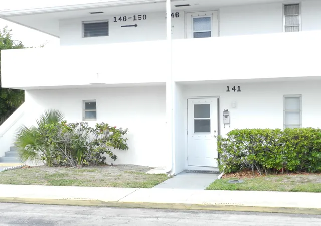 Homes for sale in Royal Palm Beach, FL | 141 West Ct, Royal Palm Beach, FL 33411 | MLS# B26010198
