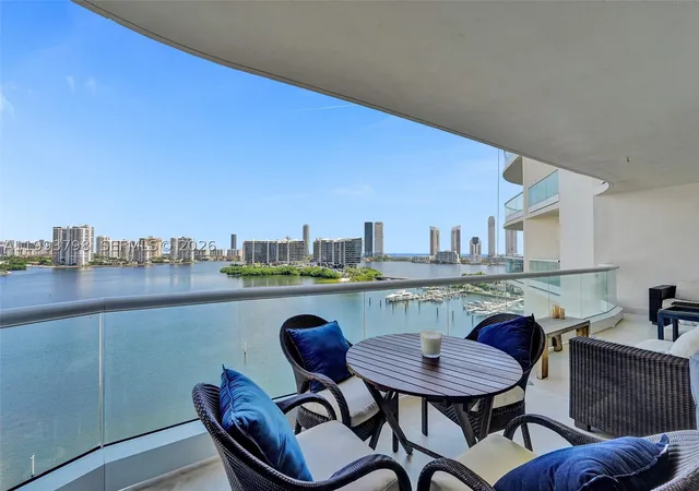 Listing Photo 2 - Condo for sale in building located at 7000 Island Blvd, Miami, FL 33160 - Unit #1207
