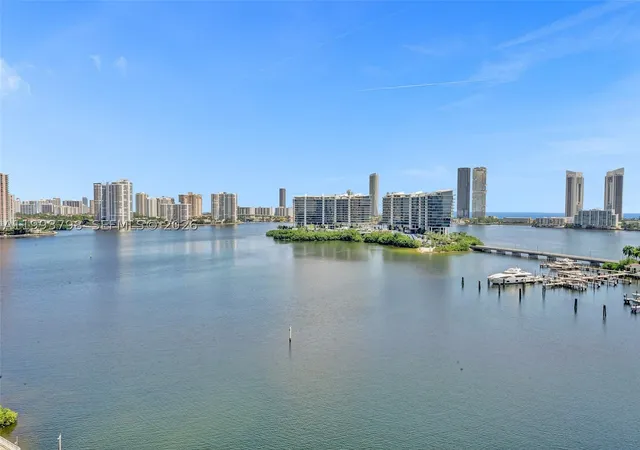Listing Photo 3 - Condo for sale in building located at 7000 Island Blvd, Miami, FL 33160 - Unit #1207