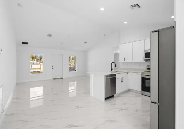 3rd image of 21483 Nw 262Nd St, Okeechobee, FL 34972 | MLS# B26010395