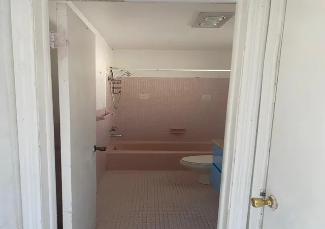 5th image of 20200 Ne 27Th Ct, Miami, FL 33180