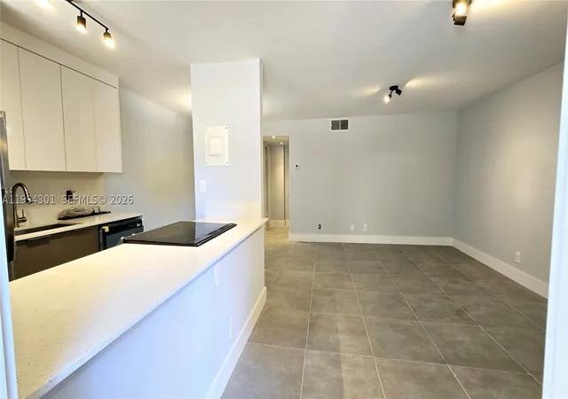 3rd image of 1811 Jefferson St #202, Hollywood, FL 33020 | MLS# A11994301