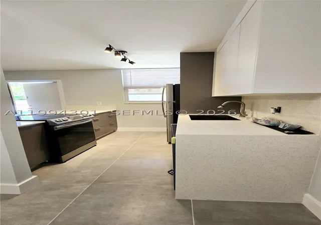 5th image of 1811 Jefferson St #202, Hollywood, FL 33020 | MLS# A11994301
