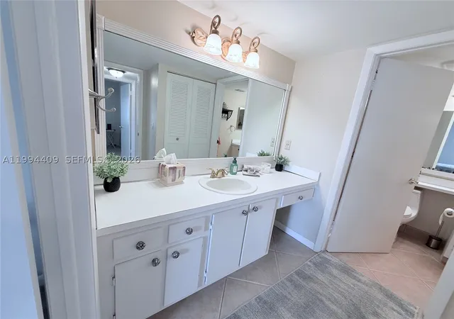 2nd image of 340 Pine Ridge Cir, Green Acres, FL 33463