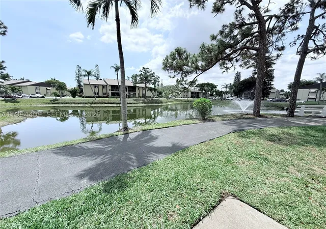 5th image of 340 Pine Ridge Cir #C-1, Green Acres, FL 33463 | MLS# A11994409