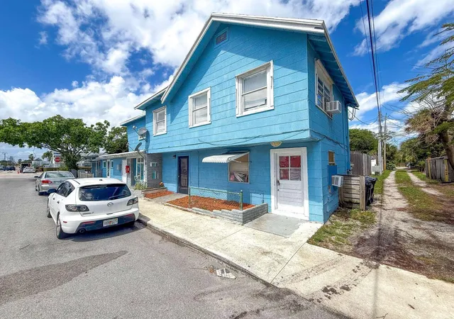 1st image of 714 N 4Th Ave Ave N, Lake Worth Beach, FL 33460 | MLS# B26010776