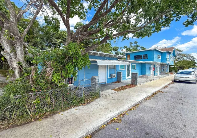 3rd image of 714 N 4Th Ave Ave N, Lake Worth Beach, FL 33460 | MLS# B26010776