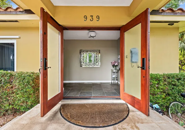 1st image of 939 Buchanan St, Hollywood, FL 33019 | MLS# B26010783