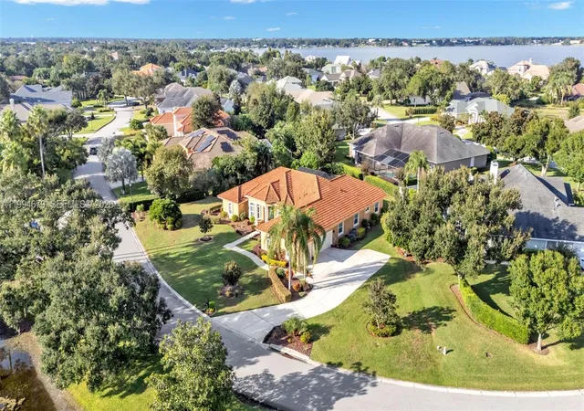 3rd image of 237 Mclean Point, Winter Haven, FL 33884 | MLS# A11994679