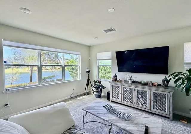 Homes for sale in Hollywood, FL | 4924 Greenway Dr, Hollywood, FL 33021 | MLS# B26010957