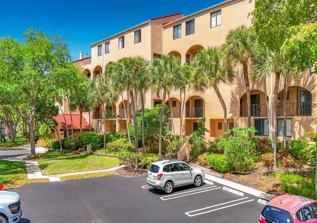 2nd image of 755 Dotterel Rd, Delray Beach, FL 33444