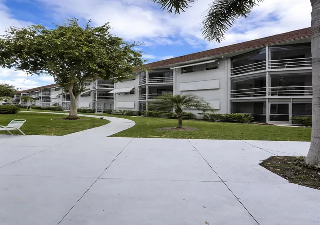 Homes for sale in Deerfield Beach, FL | 400 Se 10th St #202, Deerfield Beach, FL 33441 | MLS# B26010994