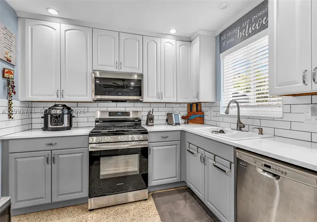 Photo 3 of Sale Pending at 819 N 32nd Ave, Hollywood, FL 33021 | MLS# A11992771 | Listing updated on 2026-09-24