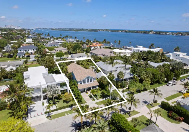 3rd image of 137 Cortez Rd, West Palm Beach, FL 33405 | MLS# B26011150