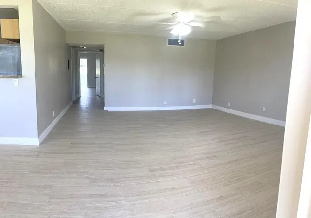 4th image of 100 Vlg Grn Cir E, Palm Springs, FL 33461