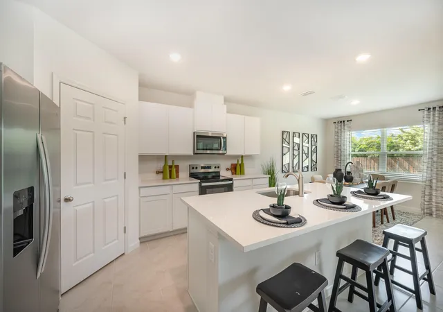 4th image of 731 Se Celtic Ave, Port St Lucie, FL 34983 | MLS# B26011234