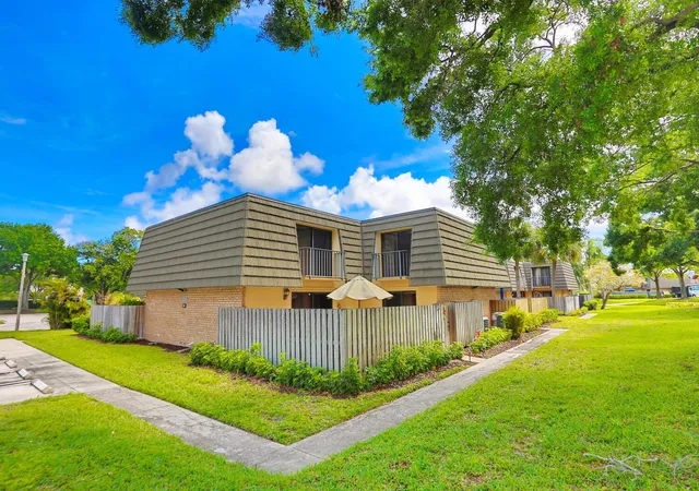 3rd image of 325 3Rd Wy, West Palm Beach, FL 33407 | MLS# B26011373