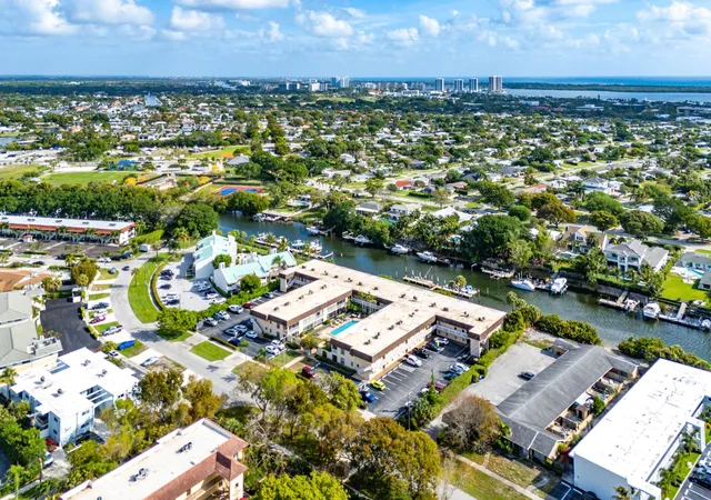 Homes for sale in North Palm Beach, FL | 342 Southwind Drive, North Palm Beach, FL 33408 | Houzeo