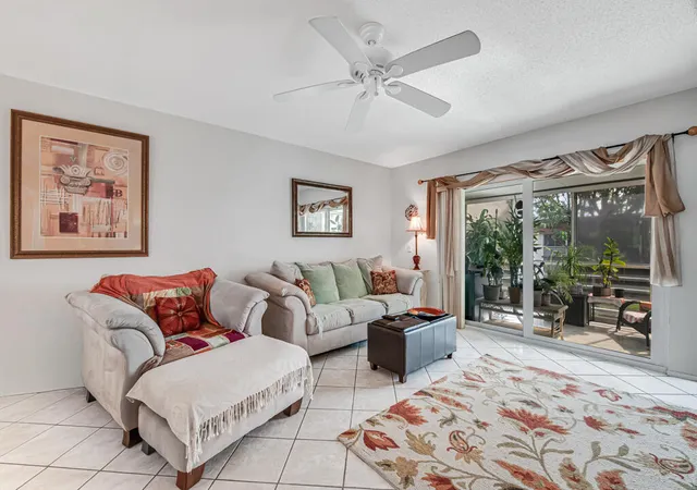 3rd image of 12022 W Greenway Dr #204, Royal Palm Beach, FL 33411 | MLS# B26011524