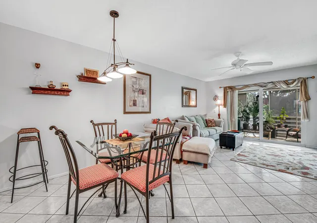 5th image of 12022 W Greenway Dr #204, Royal Palm Beach, FL 33411 | MLS# B26011524