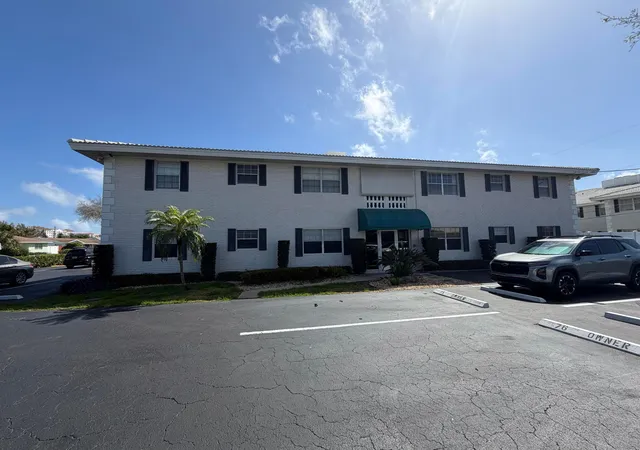2nd image of 298 Sw 6Th St, Boca Raton, FL 33432