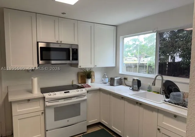 2nd image of 3 7th Ave, Dania Beach, FL 33004 | MLS# A11995580