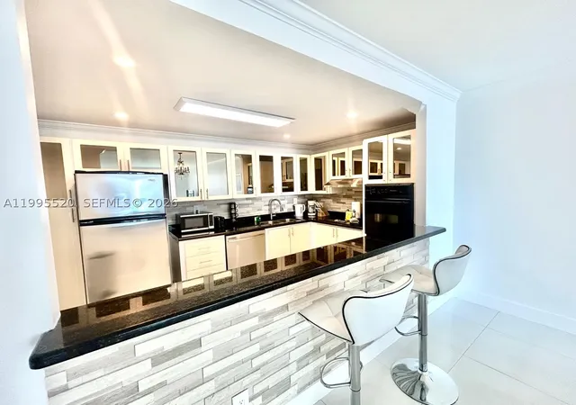 Photo 4 of Condo for sale at 19370 Collins Ave #1015, Sunny Isles Beach, FL 33160 | MLS# A11995520 | Listing updated on 2026-04-06