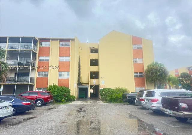 Listing Photo 1 - Condo for sale in building located at 3600 Nw 21St St, Lauderdale Lakes, FL 33311 - Unit #309