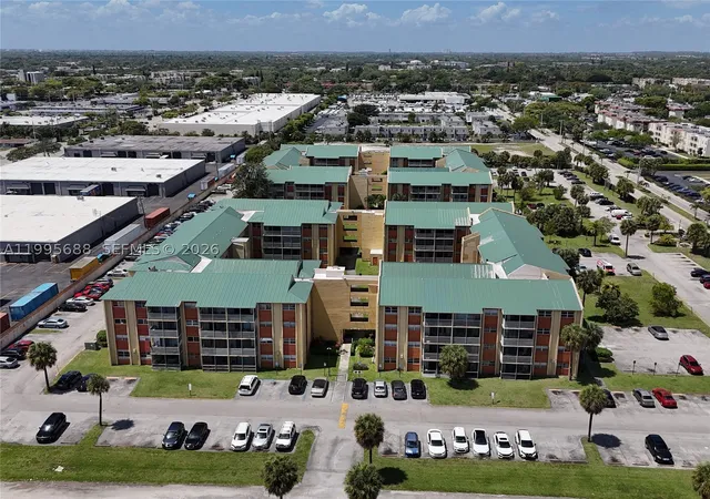 Listing Photo 5 - Condo for sale in building located at 3600 Nw 21St St, Lauderdale Lakes, FL 33311 - Unit #309