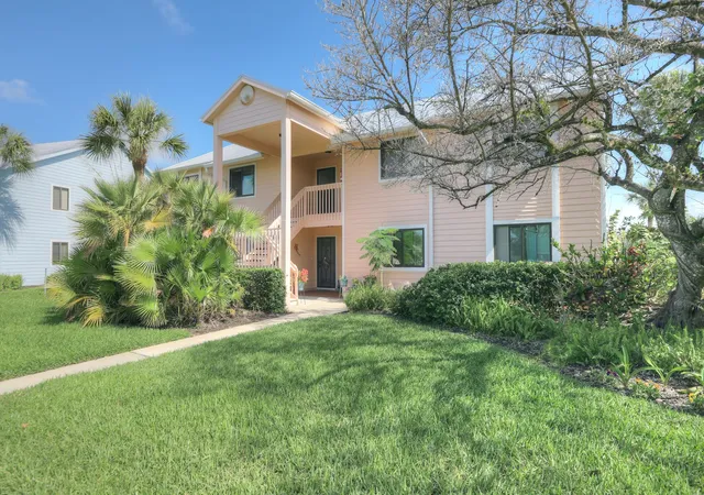 Homes for sale in Sebastian, FL | 5720 Pelican Pointe Dr #3, Sebastian, FL 32958 | MLS# B26011757