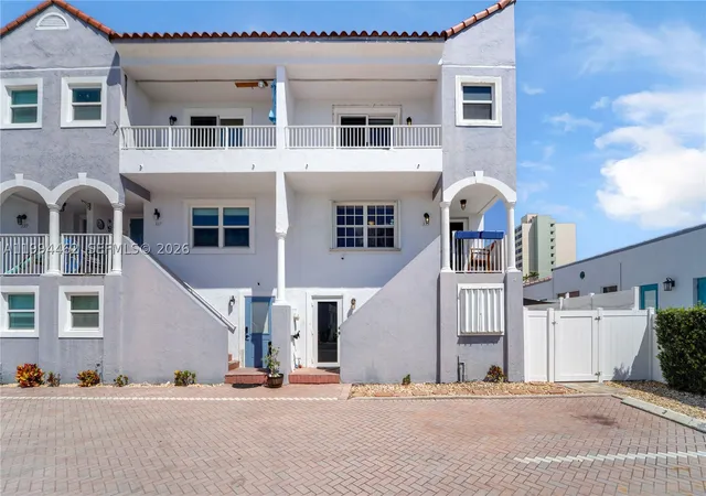 Photo 3 of Townhouse for sale at 335 Virginia St, Hollywood, FL 33019 | MLS# A11994462 | Listing updated on 2026-10-08