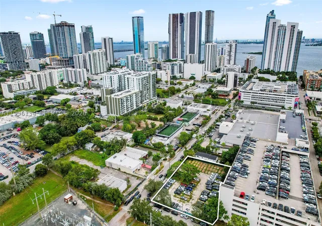 Photo 1 of House for sale at 100 Ne 21St St, Miami, FL 33137 | MLS# A11996134 | Listing updated on 2026-08-26