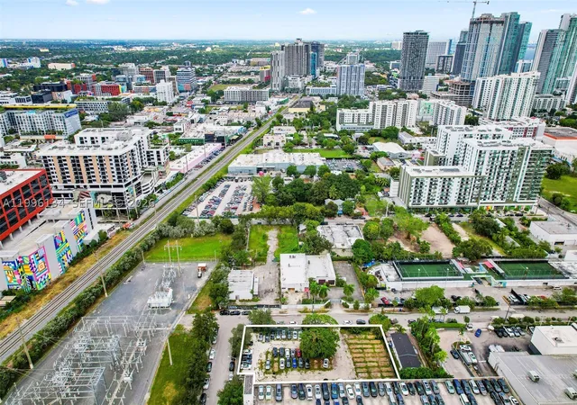 Photo 2 of House for sale at 100 Ne 21St St, Miami, FL 33137 | MLS# A11996134 | Listing updated on 2026-08-26