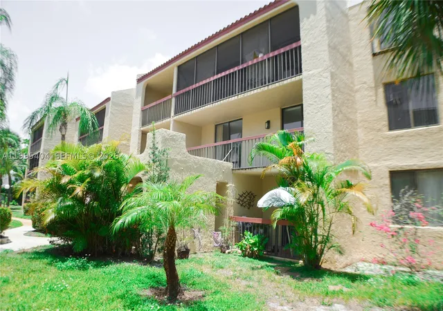 Homes for sale in Deerfield Beach, FL | 733 1st Way, Deerfield Beach, FL 33441 | Houzeo
