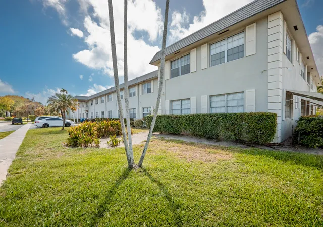 2nd image of 1520 Mckinley St, Hollywood, FL 33020