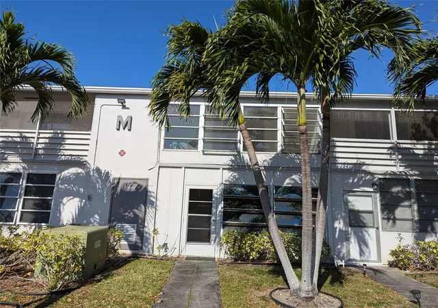 Homes for sale in Deerfield Beach, FL | 190 Oakridge M, Deerfield Beach, FL 33442 | MLS# B26012287