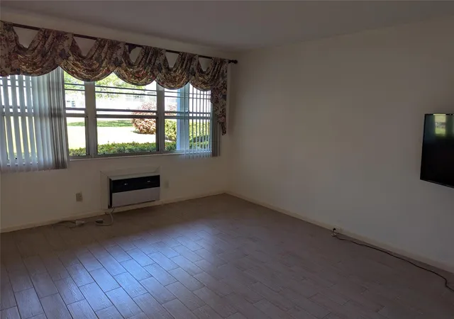 Homes for sale in Deerfield Beach, FL | 190 Oakridge M, Deerfield Beach, FL 33442 | MLS# B26012287
