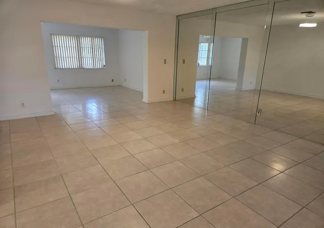4th image of 10125 Nw 71St St, Tamarac, FL 33321 | MLS# B26012297