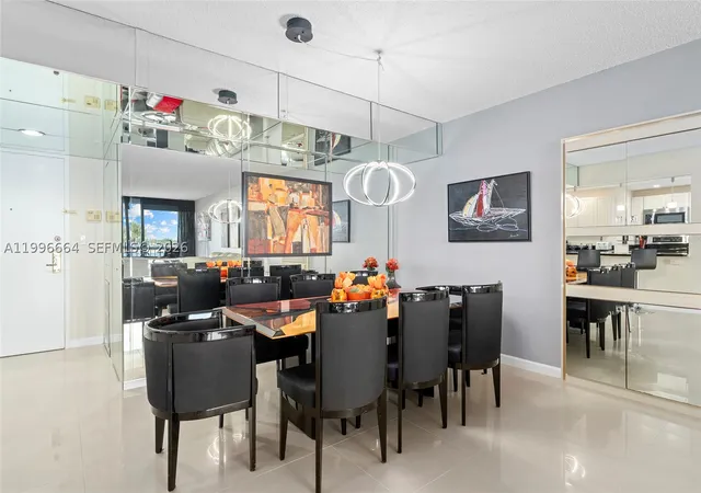 Listing Photo 3 - Condo for sale in building located at 3300 S Ocean Blvd, Palm Beach, FL 33487 - Unit #207N
