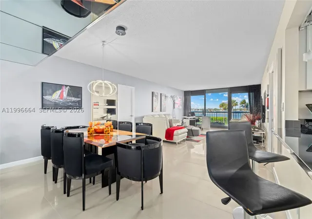 Listing Photo 4 - Condo for sale in building located at 3300 S Ocean Blvd, Palm Beach, FL 33487 - Unit #207N