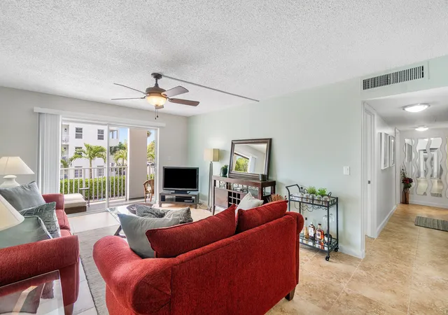 4th image of 950 Ponce De Leon Rd, Boca Raton, FL 33432