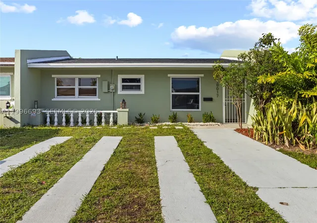 Townhouse for sale at 10017 Sw 23Rd Ter, Miami, FL 33165 | MLS# A11996693
