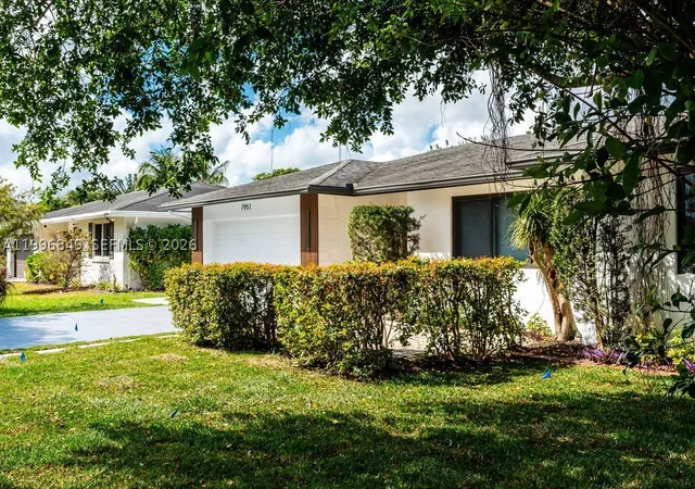 3rd image of 7951 Sw 30Th St, Davie, FL 33328 | MLS# A11996849