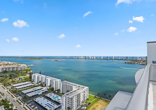4th image of 220 Lake Shore Dr #1121, Lake Park, FL 33403 | MLS# B26012475
