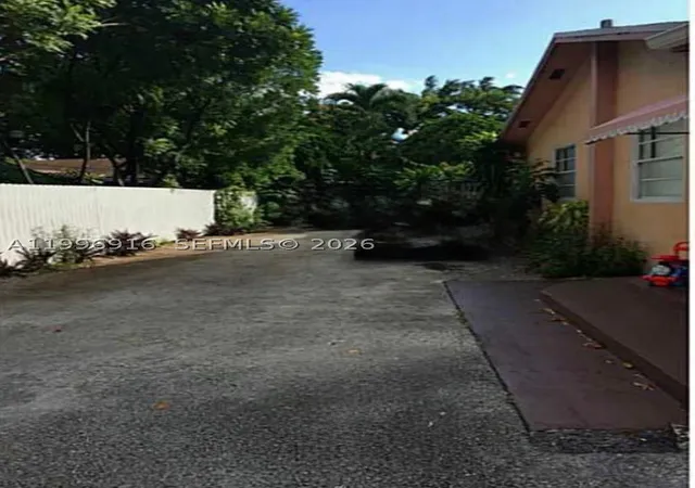 3rd image of 2528 Sw 16Th St, Miami, FL 33145 | MLS# A11996916