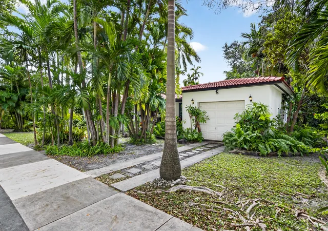2nd image of 320 San Sebastian Ave, Coral Gables, FL 33134 | MLS# B26012517