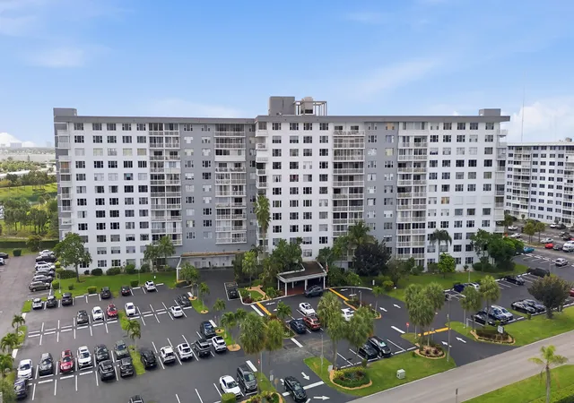 Homes for sale in Hollywood, FL | 3800 Hillcrest Dr #310, Hollywood, FL 33021 | MLS# B26012537