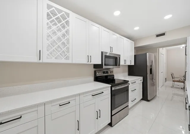 Homes for sale in Hollywood, FL | 3800 Hillcrest Dr #310, Hollywood, FL 33021 | MLS# B26012537