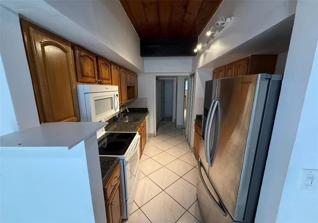 4th image of 19428 Ne 26Th Ave #103b, Miami, FL 33180 | MLS# B26012766