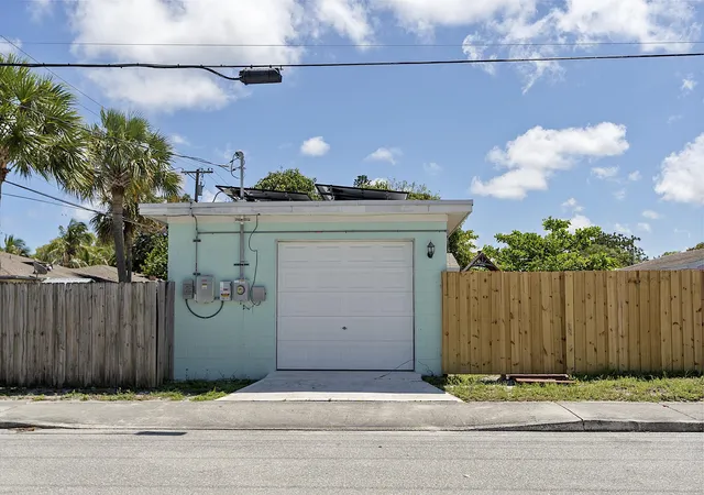 5th image of 1002 S K St, ,, FL 33460 | MLS# B26012804